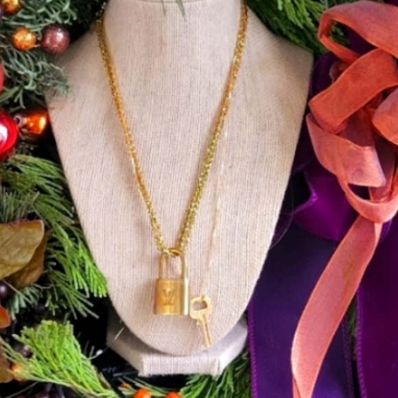 Louis Vuitton Luxury Necklace ✨️ with key 🔑 that locks and unlocks padlock! - Picture 3 of 7
